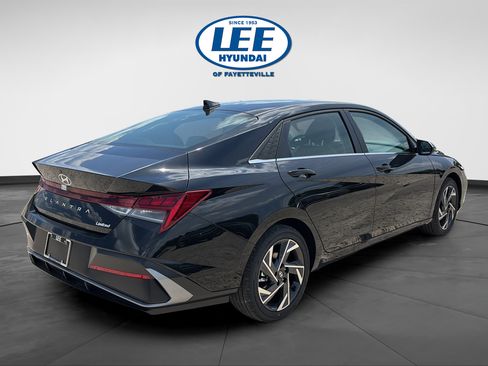 New 2026 Hyundai Elantra Limited FWD image 4
