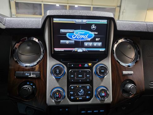 Used 2014 Ford F250 Lariat w/ Chrome Package image 31