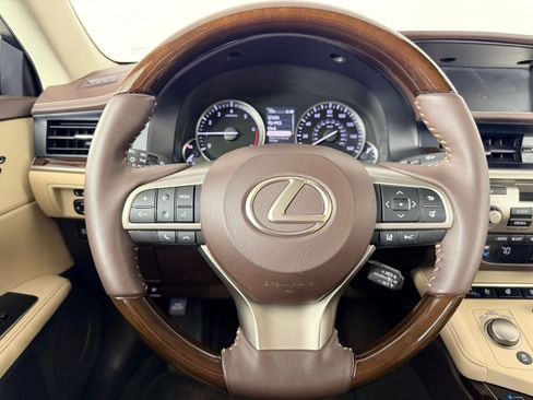Used 2018 Lexus ES 350 w/ Luxury Package w/Wood Trim FWD image 14