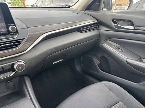 Used 2025 Nissan Altima 2.5 SV FWD image 35