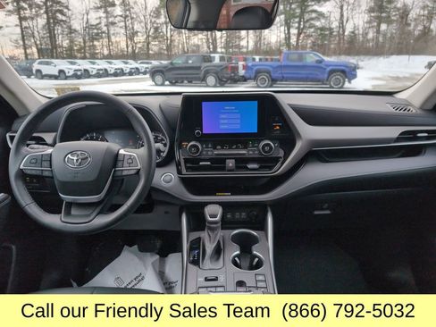 Used 2023 Toyota Highlander XLE image 15