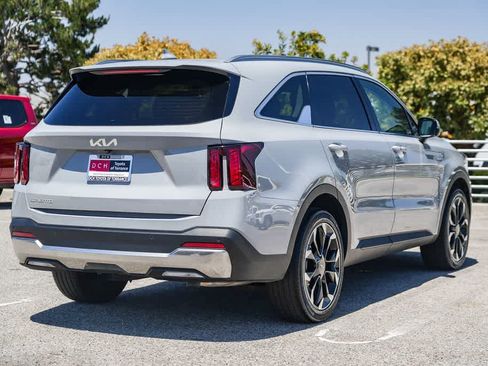 Used 2025 Kia Sorento EX w/ Panoramic Sunroof Package FWD image 6