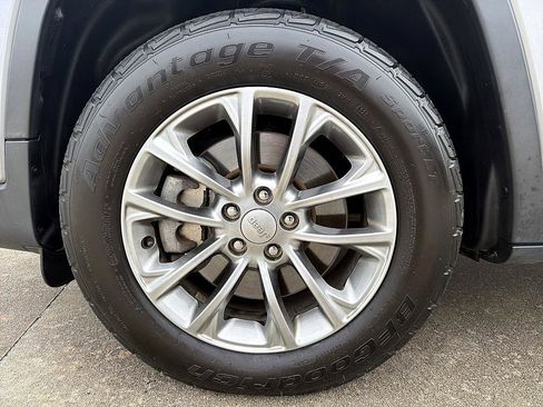 Used 2020 Jeep Cherokee Latitude Plus w/ Cold Weather Group image 8