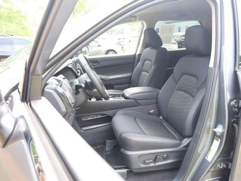 Certified 2025 Nissan Pathfinder SV FWD image 10