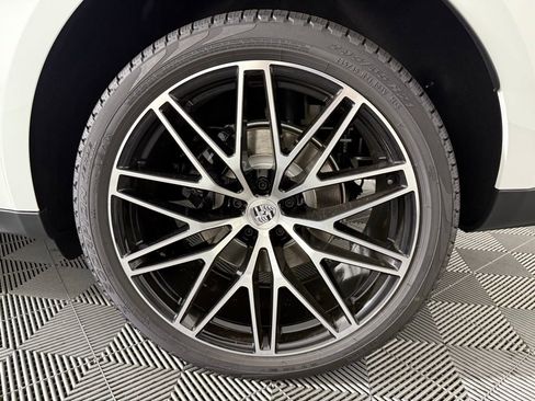 New 2025 Porsche Macan S image 12