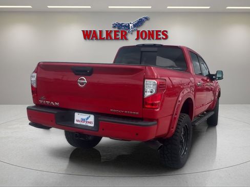 Used 2021 Nissan Titan SV w/ SV Convenience Package image 7