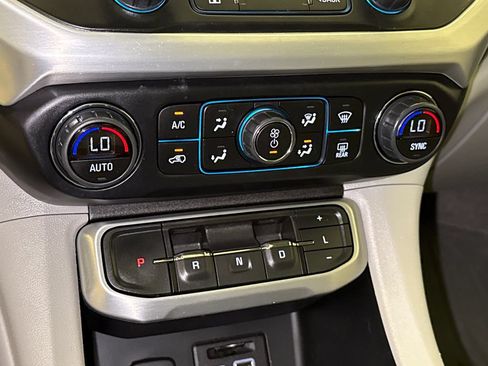 Used 2021 GMC Acadia SLT w/ Premium Package FWD image 28