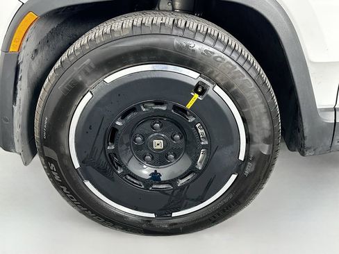 Used 2025 Rivian R1T Adventure image 31