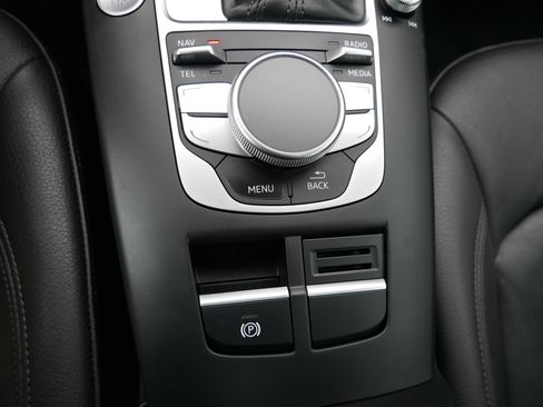 Used 2016 Audi A3 e-tron Premium Plus w/ Premium Plus Package FWD image 26