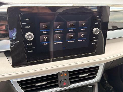 New 2026 Volkswagen Taos SE FWD image 24