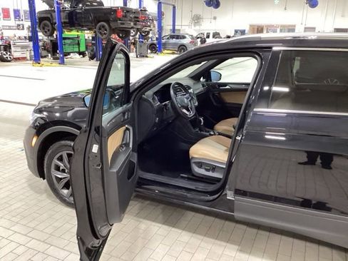 Used 2023 Volkswagen Tiguan SE AWD/4WD image 10