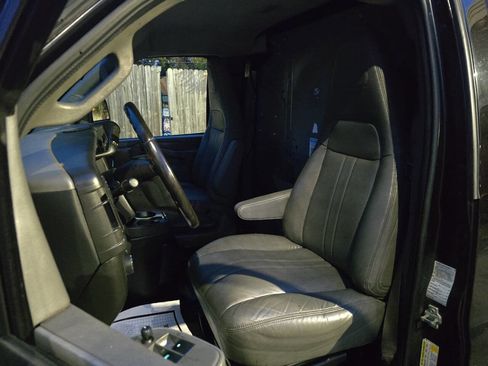 Used 2018 Chevrolet Express 2500 w/ Driver Convenience Package image 13