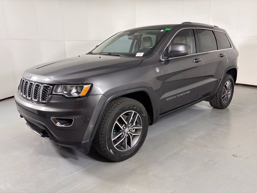 Used 2018 Jeep Grand Cherokee Laredo AWD/4WD image 4
