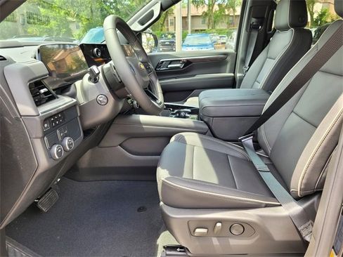 New 2025 Chevrolet Suburban Premier image 10