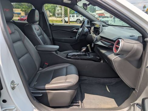 Used 2024 Chevrolet Trax RS w/ Sunroof Package FWD image 12