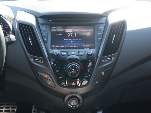 Used 2013 Hyundai Veloster Turbo FWD image 13
