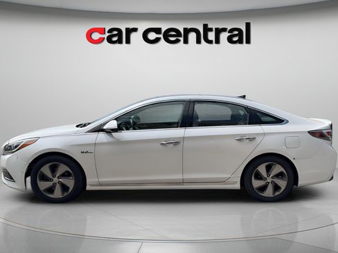 Used 2017 Hyundai Sonata Limited w/ Ultimate Package 02 FWD image 2