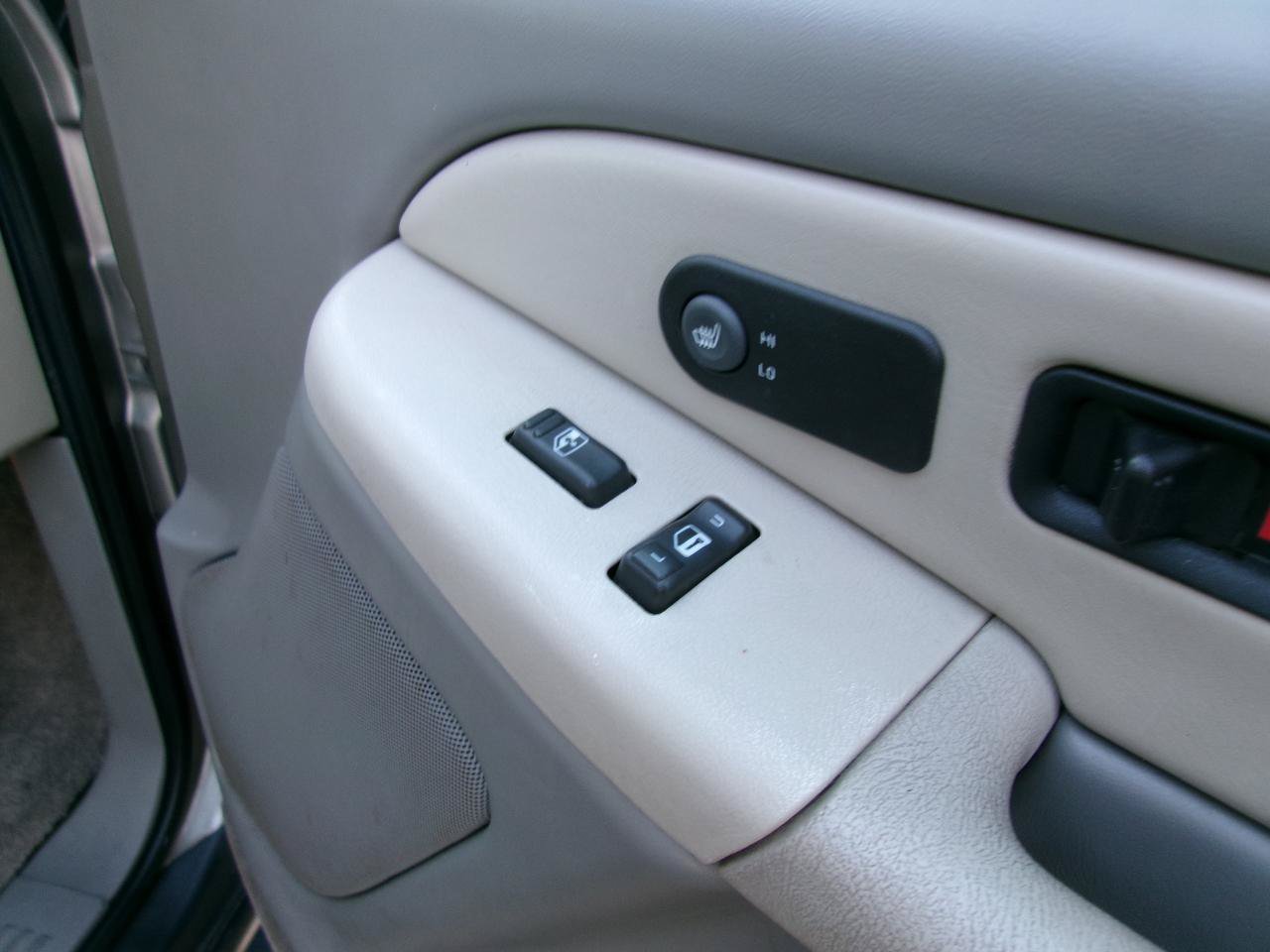 Used 2001 Chevrolet Suburban LT w/ LT Preferred Equipment Group RWD image 5