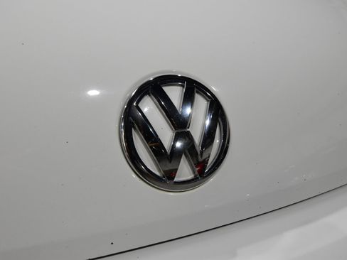 Used 2017 Volkswagen Beetle 1.8T SEL image 4