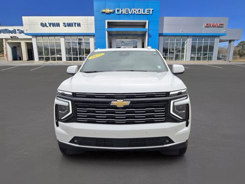 Used 2025 Chevrolet Suburban High Country RWD image 2