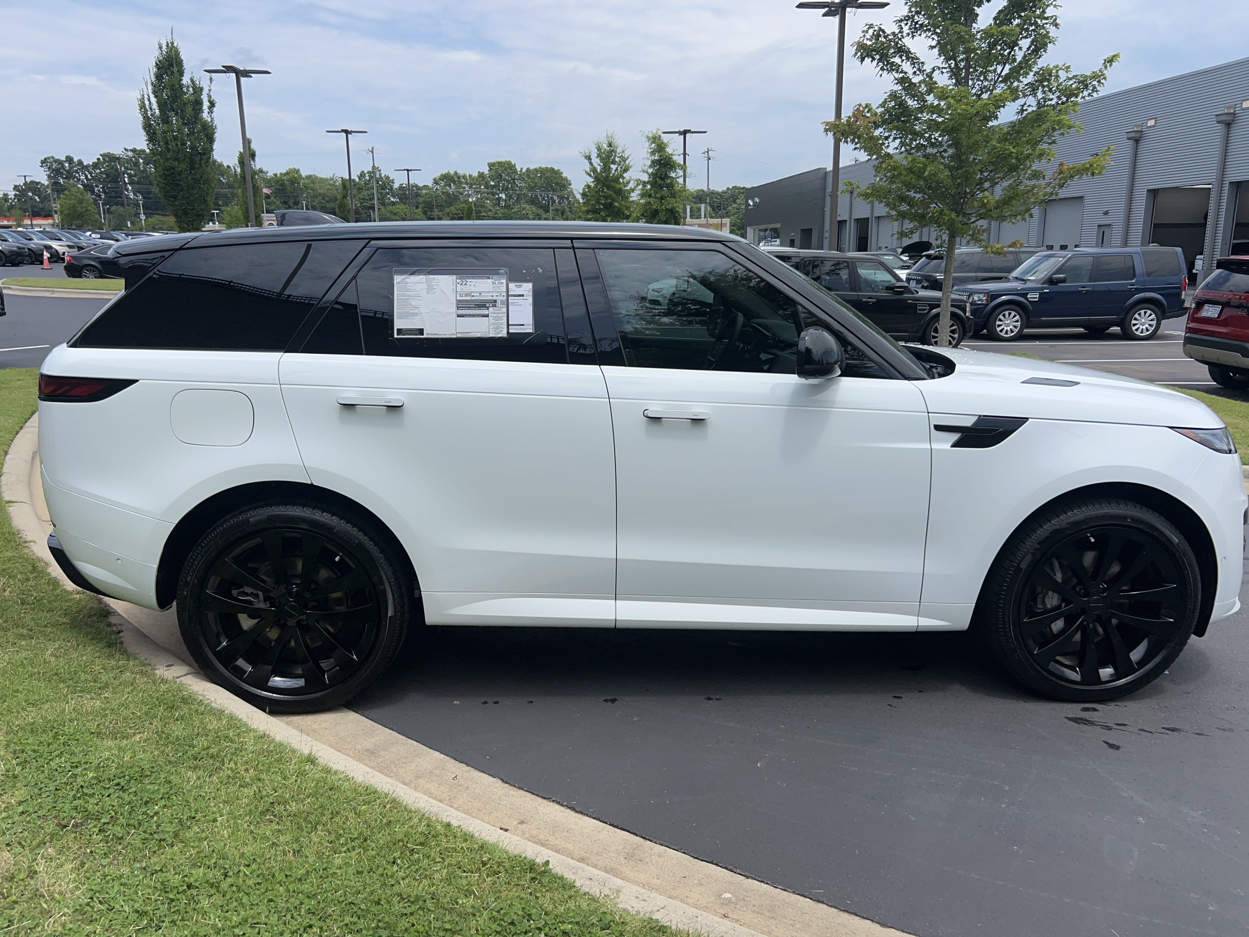 New 2026 Land Rover Range Rover Sport Dynamic SE AWD/4WD image 8