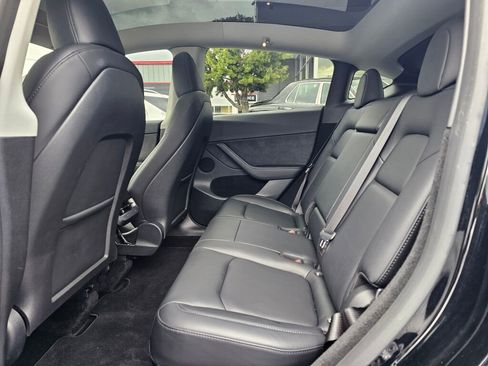 Used 2023 Tesla Model Y Performance AWD/4WD image 18