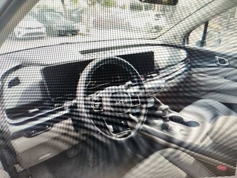 Certified 2026 Kia Carnival FWD image 3