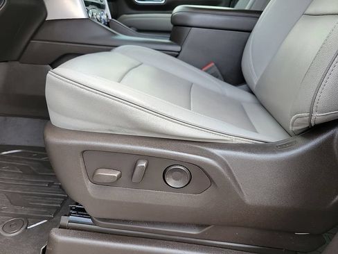 Used 2023 GMC Yukon SLT RWD image 13