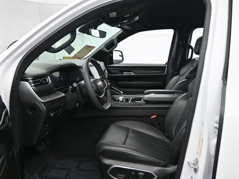 Used 2023 Jeep Wagoneer Series III w/ Preferred Equipment Group image 11