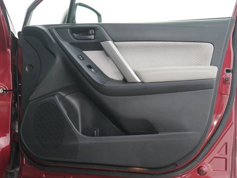 Used 2017 Subaru Forester 2.5i Premium image 9