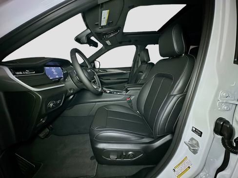 New 2025 Jeep Grand Cherokee Limited w/ Luxury Tech Group II AWD/4WD image 14