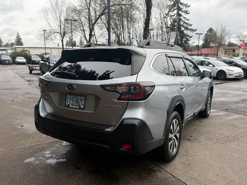 Used 2023 Subaru Outback Premium image 11