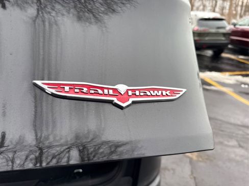 Used 2018 Jeep Cherokee Trailhawk image 14