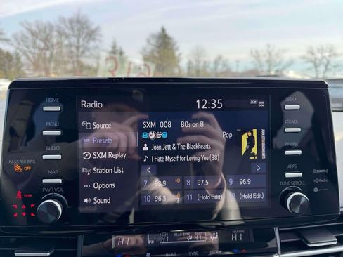 Used 2023 Toyota Sienna XLE image 28