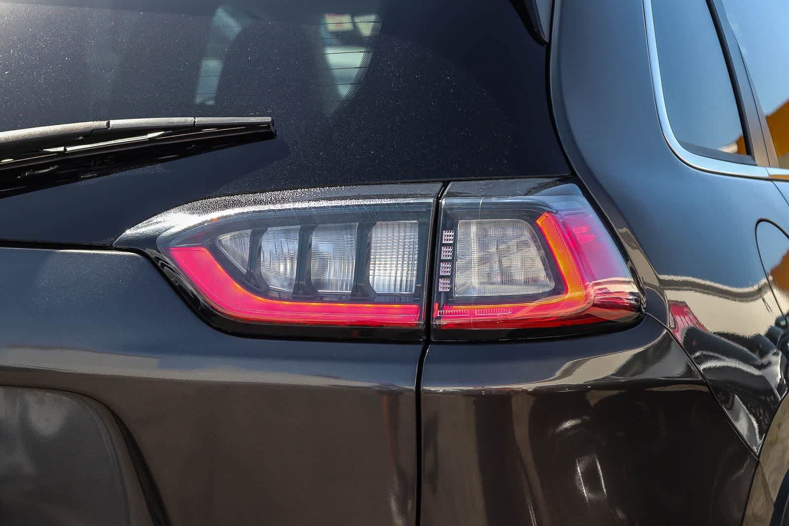 Used 2019 Jeep Cherokee Limited FWD image 7