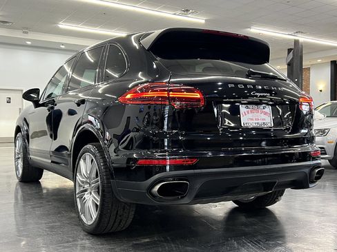 Used 2018 Porsche Cayenne Platinum Edition image 19
