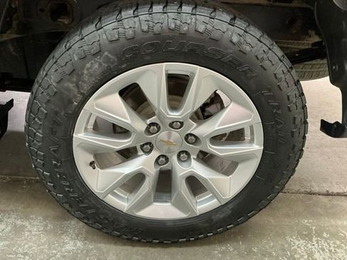 Used 2023 Chevrolet Silverado 1500 Custom image 10