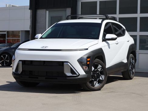 Used 2025 Hyundai Kona SEL image 3