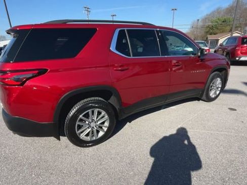 Used 2023 Chevrolet Traverse LT image 9