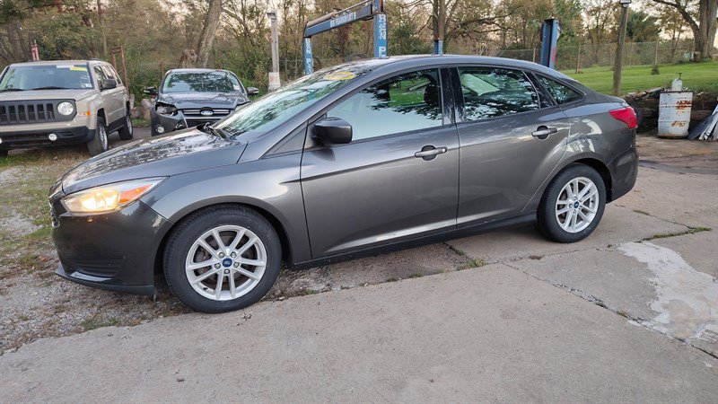 Used 2018 Ford Focus SE FWD image 5