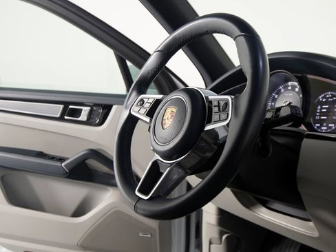 Certified 2023 Porsche Cayenne S Platinum AWD/4WD image 32