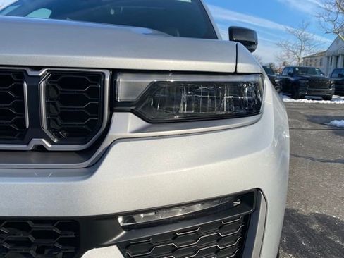 New 2026 Jeep Grand Cherokee Limited image 11