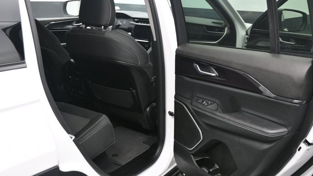 Used 2022 Jeep Grand Cherokee Laredo w/ Luxury Tech Group I AWD/4WD image 17