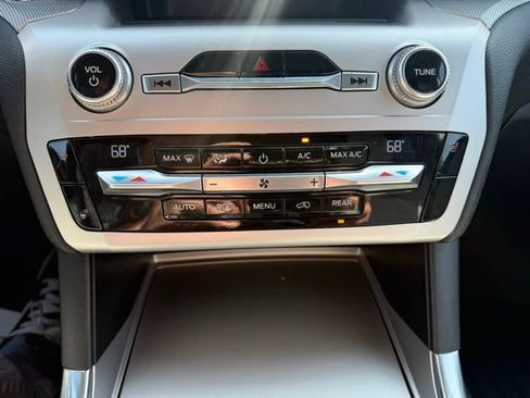 Used 2021 Ford Explorer XLT w/ Equipment Group 202A image 29