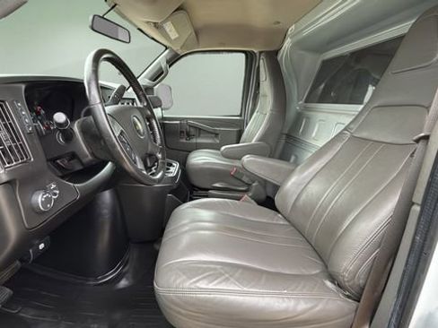 Used 2022 Chevrolet Express 2500 Work Van w/ Driver Convenience Package image 17