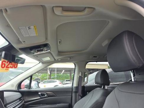 Used 2025 Kia Carnival SX Prestige FWD image 17