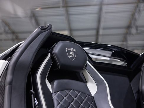 Used 2019 Lamborghini Aventador S image 37