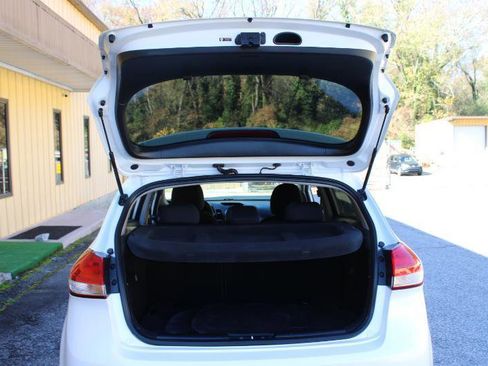 Used 2017 Kia Forte LX w/ LX Popular Plus Package image 16