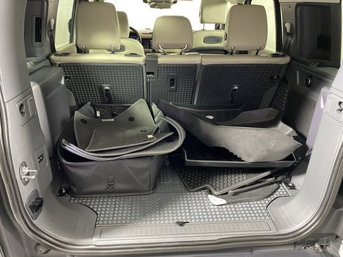 Used 2020 Land Rover Defender 110 SE image 29