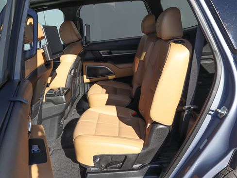 Used 2022 Kia Telluride SX w/ Towing Package image 9